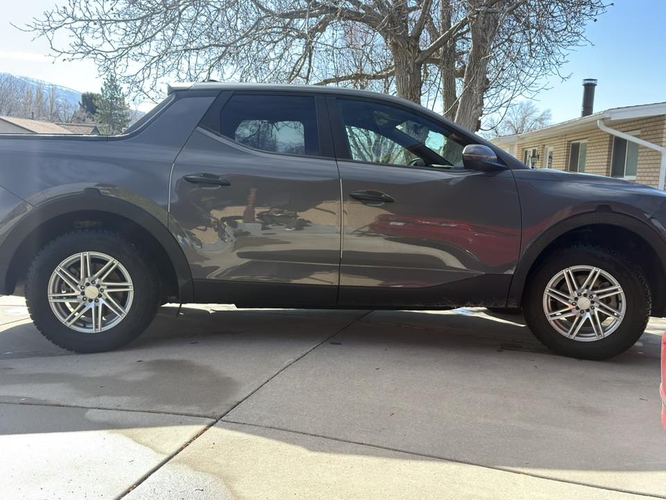 Hyundai Santa Cruz after basic exterior wash - side profile highlighting clean body panels, shiny rims, and clear glass